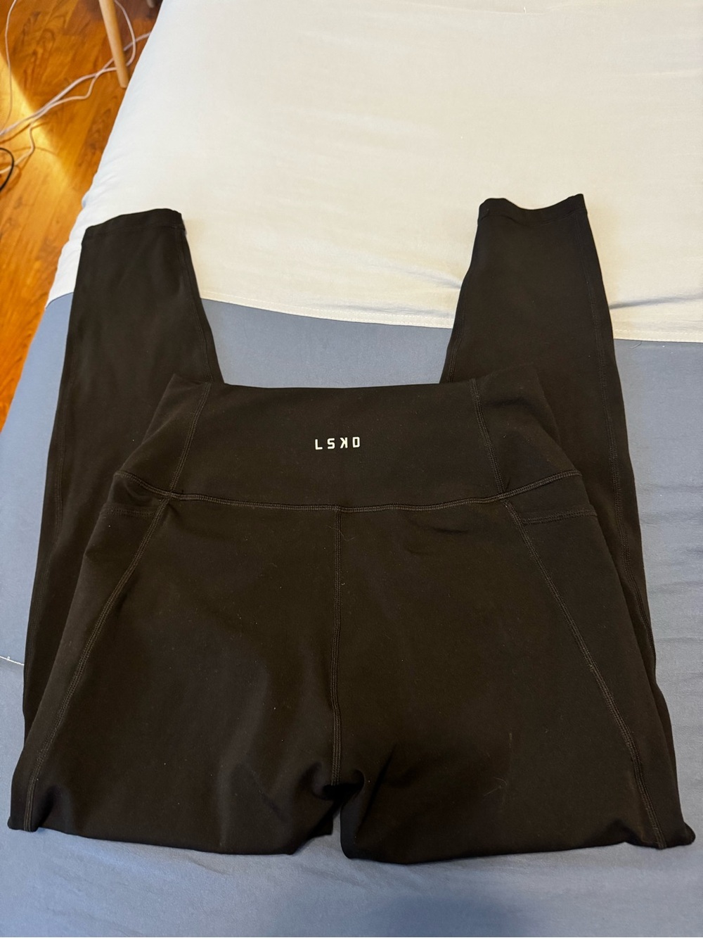 LSKD Black High-Waist Leggings with Pockets and Center Back Logo